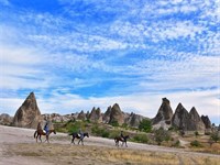 Kapadokya' da Atlı Safari